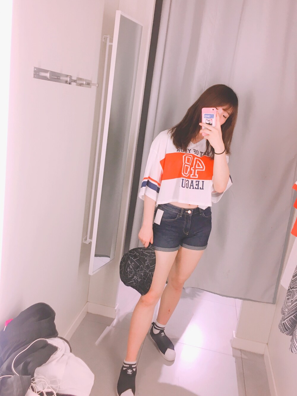「休日スタイル、シンプル」｜「H&Mのアイテム（Tシャツ/カットソー、ホワイト系）」を使った、bubble_vikiiさん（レディース・163cm）の夏コーディネートの1枚目の写真