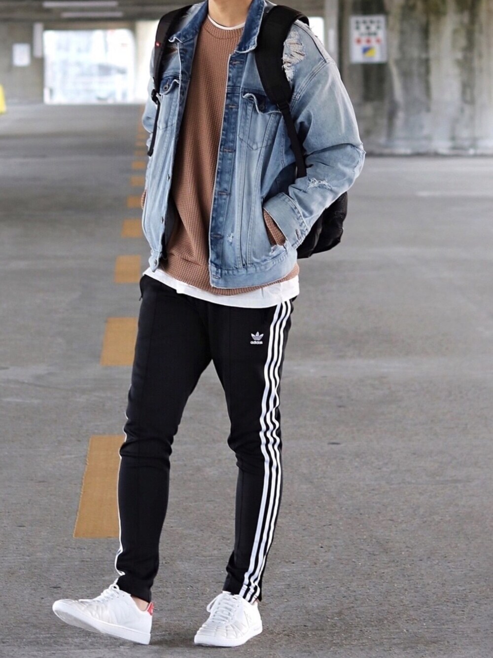 「EMMA  CLOTHES、とっしー、春コーデ、ストリートMIX、streetstyle、スポーツミックス、韓国ファッション、adidas、GU、足元倶楽部」｜「EMMA CLOTHESの畦ビッグシルエットニット（ニット/セーター、ベージュ系）」を使った、gakuさん（メンズ・173cm）の冬コーディネートの1枚目の写真