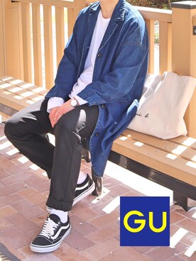 「GU（ジーユー）のアイテム（トレンチコート）」を使った、gakuさん（メンズ・173cm）の春コーディネート