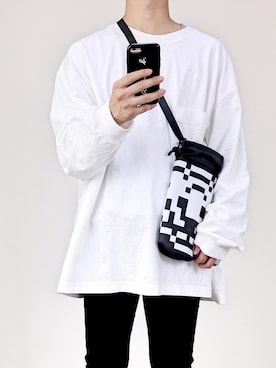 「黒スキニー」｜「アイテム（PC・スマホグッズ/家電）」を使った、gakuさん（メンズ・173cm）の秋コーディネート