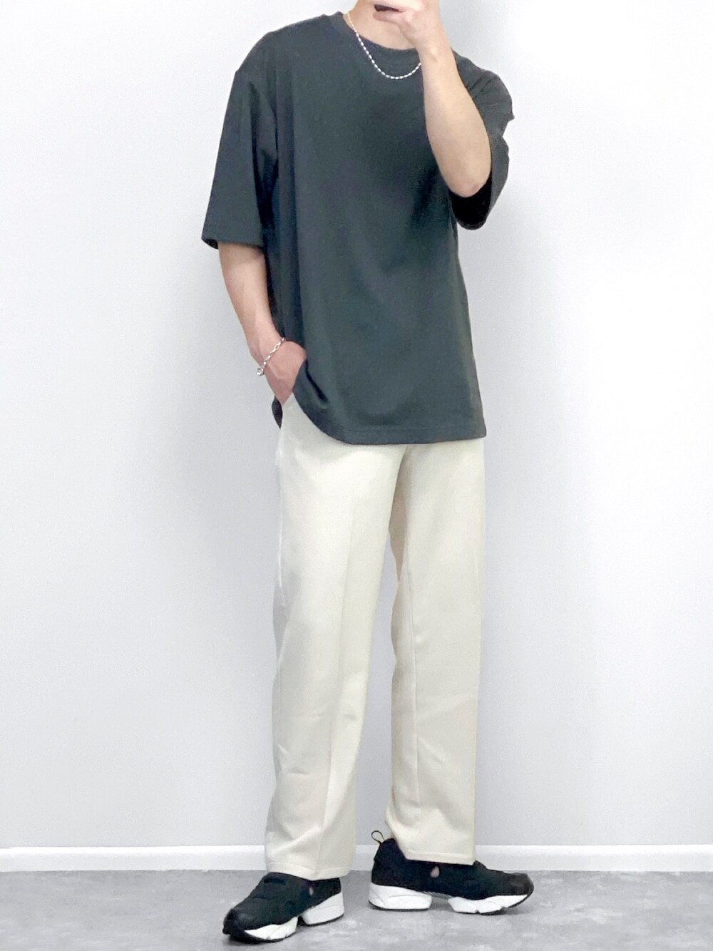 gakuさんの「エアリズムコットンオーバーサイズTシャツ（5分袖）（UNIQLO）」を使ったコーディネートの1枚目の写真