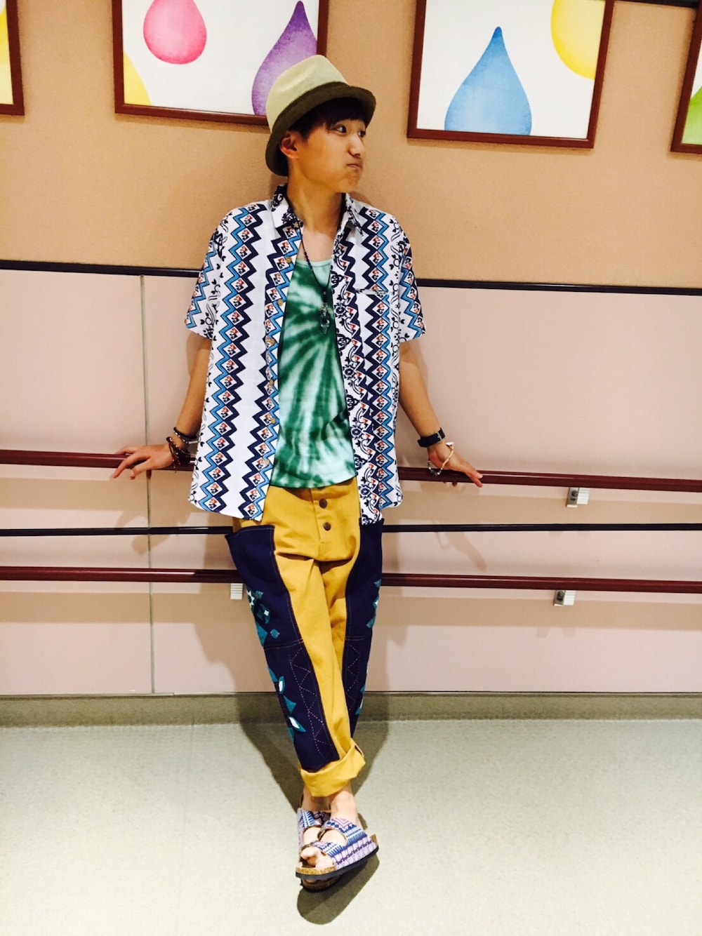 「エスニック」｜「チャイハネのアイテム（シャツ/ブラウス、ホワイト系）」を使った、ずみさん。さん（メンズ・173cm）の春コーディネートの1枚目の写真