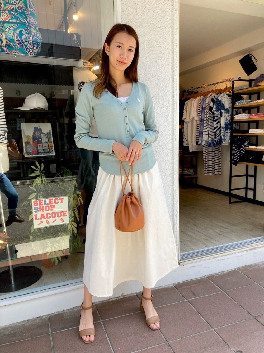 「シンプル、カジュアル、おしゃれさんと繋がりたい、スカート、オトナカジュアル、大人かわいい、ミントグリーン、Tシャツ、オトナ女子、夏コーデ」｜「Abercrombie&Fitchのアイテム（Tシャツ/カットソー、グリーン系）」を使った、momraku9さん（レディース・170cm）の夏コーディネートの1枚目の写真