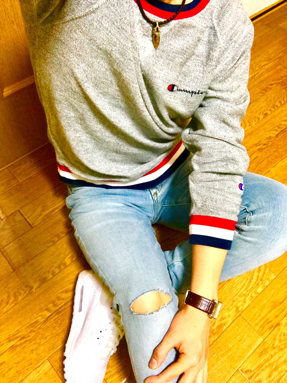 「はるコーデ、ＧＷ、シンプル、チャンピオン、Champion、トレーナー、クラッシュデニム、NIKE、AIR MAX、エアマックス」｜「Championのchampion スウェット（スウェット、グレー系）」を使った、くにさん（メンズ・167cm）の春コーディネートの1枚目の写真