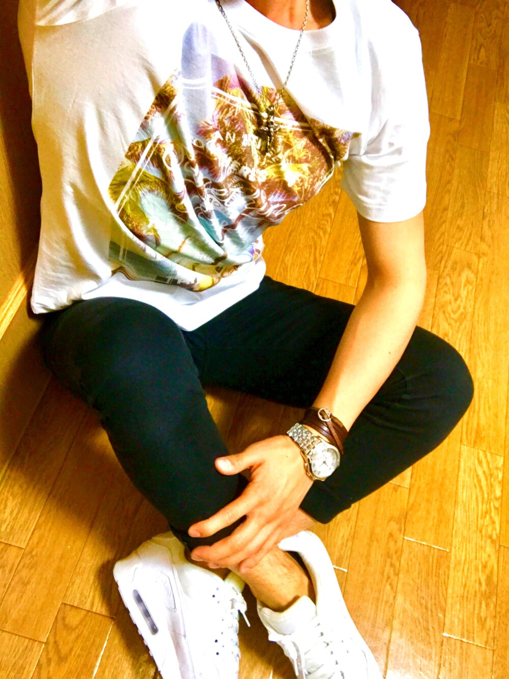 「オトナカジュアル、サーフスタイル、夏コーデ、スキニー、フォトT、ストリート、NIKE、AIR MAX、夏」｜「URBAN RESEARCHのSUMMER Photo Tシャツ（Tシャツ/カットソー、ホワイト系）」を使った、くにさん（メンズ・167cm）の夏コーディネートの1枚目の写真