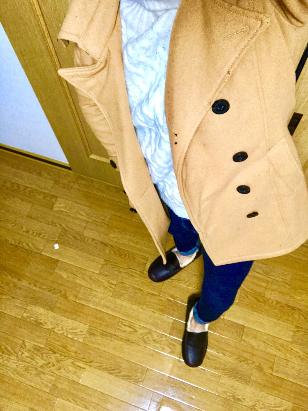 「冬コーデ、お洒落さんとつながりたい、コート、トレンチコート、UGG、冬、タートルネック、大人カジュアル、きれいめカジュアル、キレイめ」｜「GOSTAR DE FUGAのウールトレンチコート（トレンチコート、ブラウン系）」を使った、くにさん（メンズ・167cm）の冬コーディネートの1枚目の写真