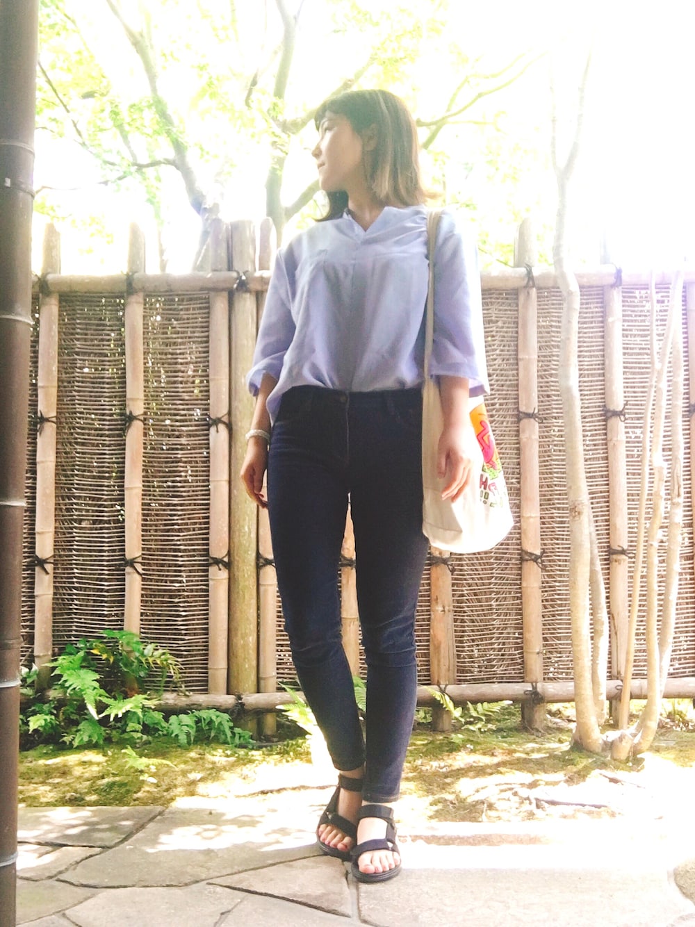 「ootd、summer、denim、shirts、夏コーデ、デニム、ペールトーン、sandals、サンダル、teva」｜「Keith Haringのアイテム（トートバッグ、その他）」を使った、Mikako さん（レディース・160cm）の夏コーディネートの1枚目の写真