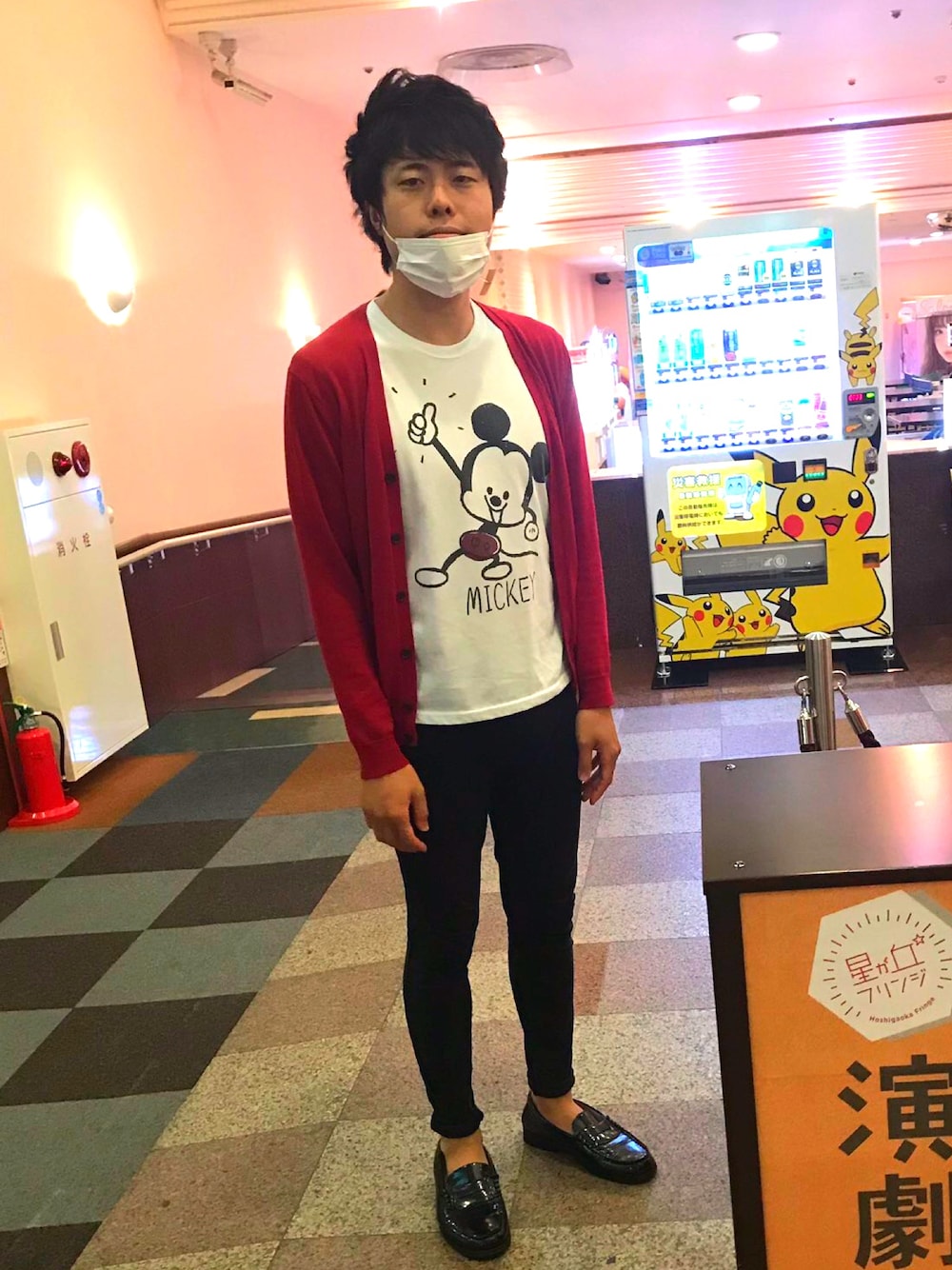 「大学生」｜「TOPVALUのアイテム（カーディガン/ボレロ、レッド系）」を使った、のんちぃさん（メンズ・181cm）の秋コーディネートの1枚目の写真