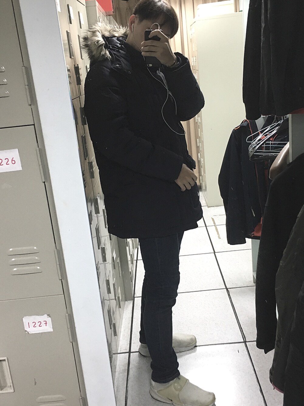 「冬、lativ、Taiwan、korea、Levis、NIKE、sockdart、休日スタイル、street、fashion」｜「lativのアイテム（ダウンジャケット/コート、ブルー系）」を使った、진일상さん（メンズ・175cm）の秋コーディネートの1枚目の写真