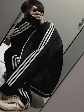 「adidas（アディダス）のアイテム（トレンチコート）」を使った、진일상さん（メンズ・175cm）の秋コーディネート
