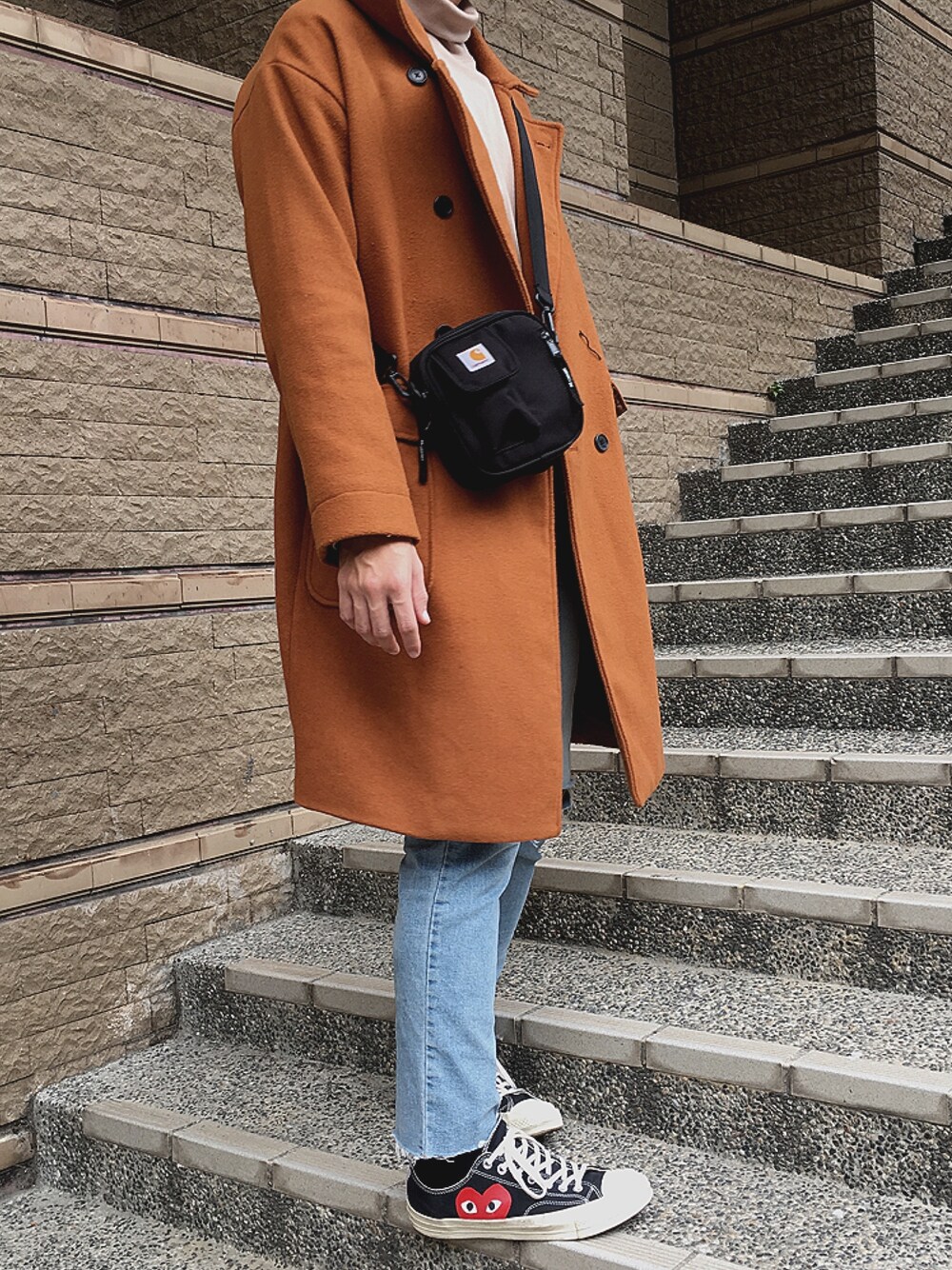 「秋コーデ、korea、Japan、FLYDAY、50%、converse、COMME des GARCONS、theboy、street、Taiwan」｜「FLYDAYのアイテム（Tシャツ/カットソー、ベージュ系）」を使った、진일상さん（メンズ・175cm）の秋コーディネートの1枚目の写真