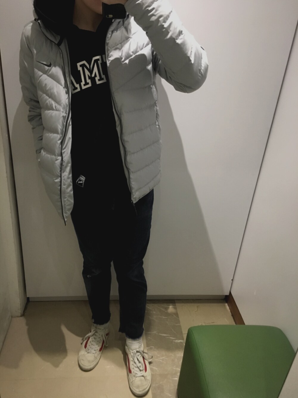 「NIKE、PUMA、Levi's、Champion、VANS、street、korea、STYLE36、冬、Japan」｜「PUMAのアイテム（パーカー、ブラック系）」を使った、진일상さん（メンズ・175cm）の秋コーディネートの1枚目の写真