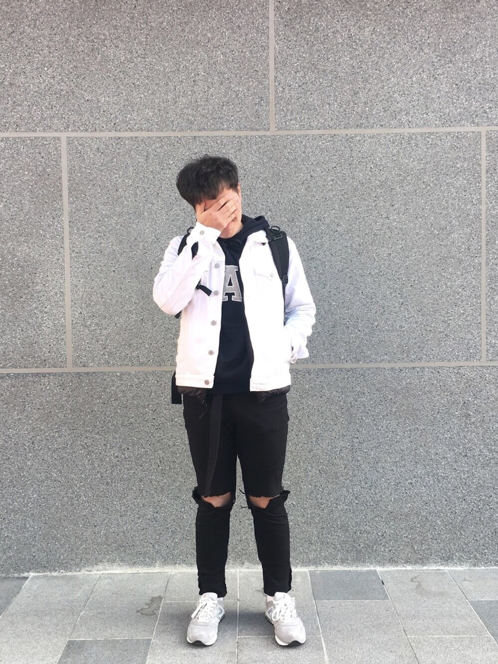 「春コーデ、GAP、FLYDAY、New Balance、m1400、korea、Taiwan、street、fashion、carhartt」｜「GAPのアイテム（パーカー、ブルー系）」を使った、진일상さん（メンズ・175cm）の冬コーディネートの1枚目の写真