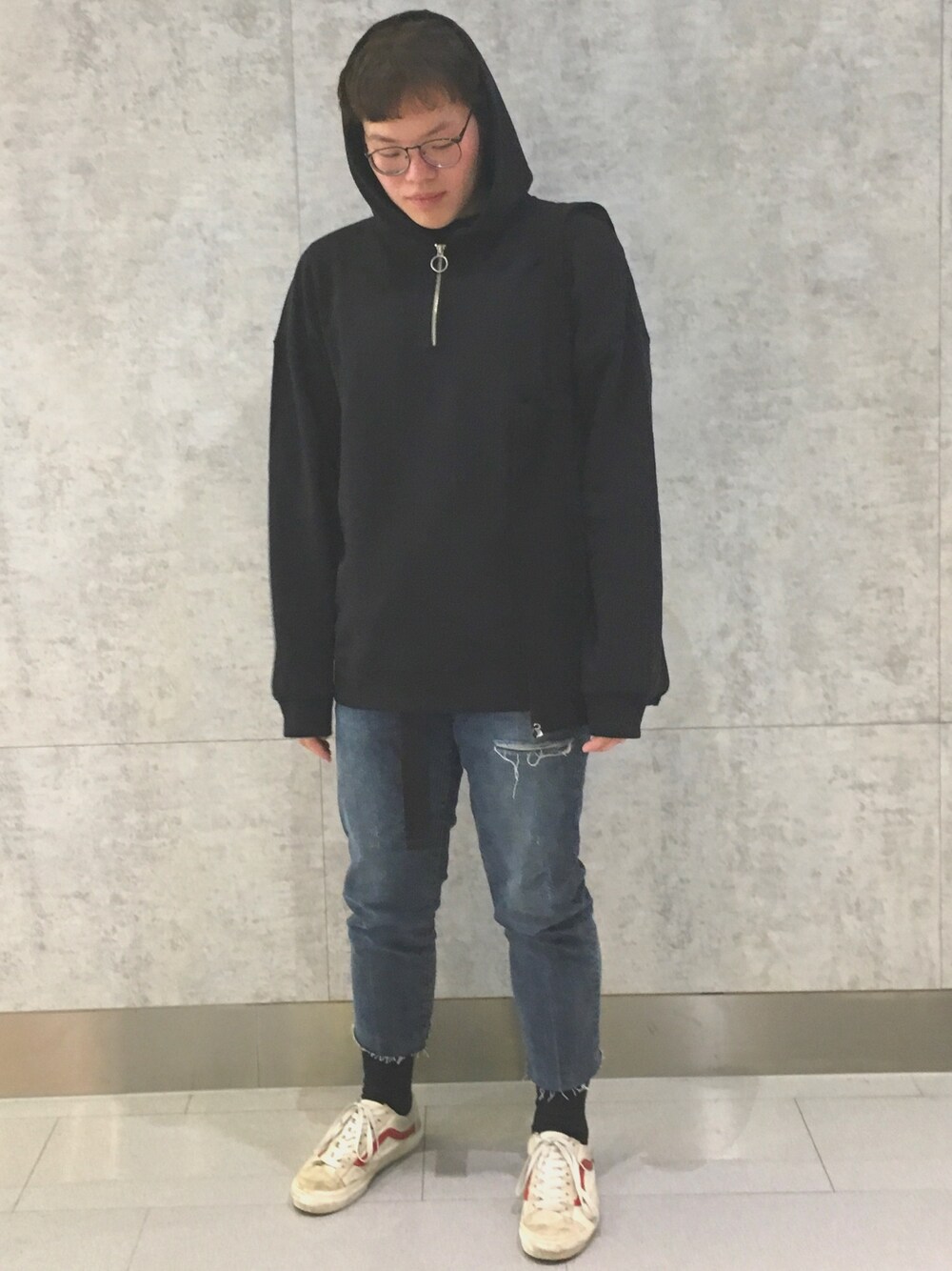 「SPAO、ABOKI、FLYDAY、UNIQLO、VANS、korea、Taiwan、street、fashion、春コーデ」｜「SPAOのアイテム（Tシャツ/カットソー、ブラック系）」を使った、진일상さん（メンズ・175cm）の春コーディネートの1枚目の写真