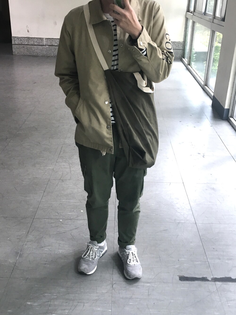 「春、UNIQLO、converse、ABOKI、jogunshop、New Balance、m1400、korea、Taiwan、ootd」｜「UNIQLOのMEN ボーダーT（長袖）A（Tシャツ/カットソー、ホワイト系）」を使った、진일상さん（メンズ・175cm）の春コーディネートの1枚目の写真