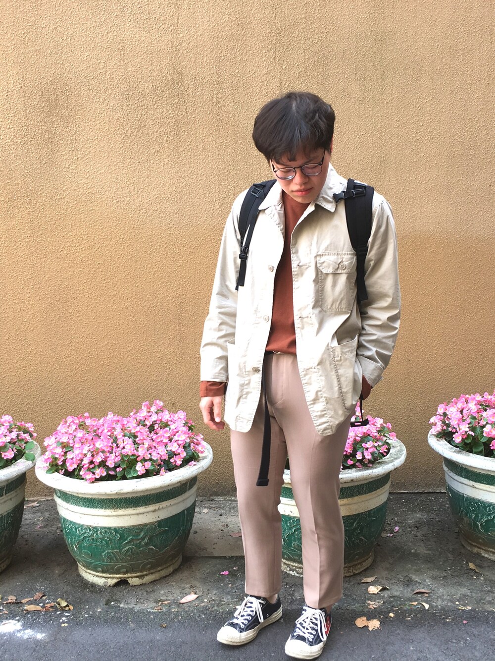 「春、FLYDAY、UNIQLO、carhartt、converse、COMME des GARCONS、Taiwan、korea、street、fashion」｜「UNIQLOのストレッチワークジャケット（ブルゾン、ベージュ系）」を使った、진일상さん（メンズ・175cm）の春コーディネートの1枚目の写真