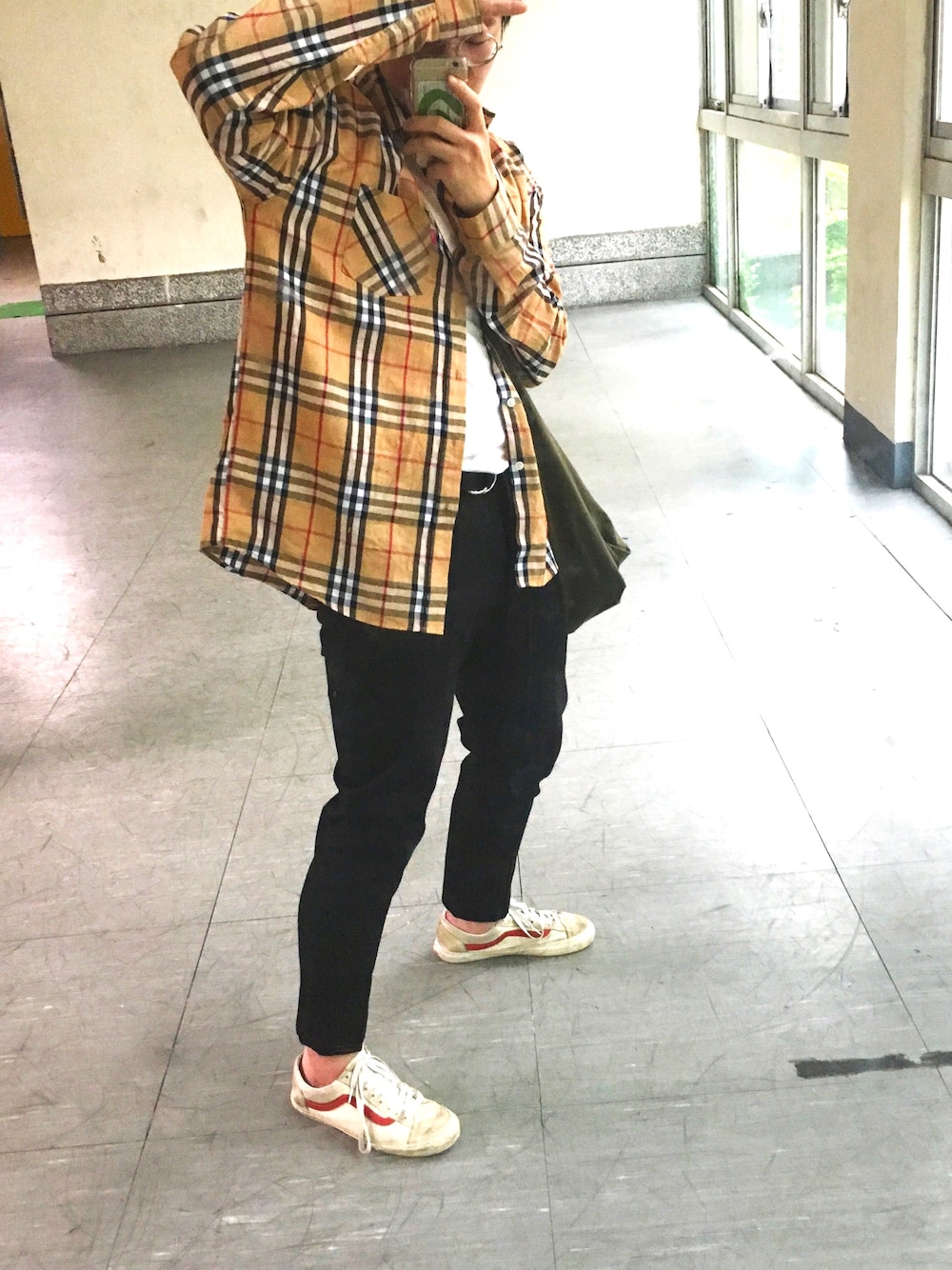 「春コーデ、NOBRAND、FLYDAY、VANS、STYLE36、jogunshop、Taiwan、korea、fashion、street」｜「no brandのアイテム（シャツ/ブラウス、その他）」を使った、진일상さん（メンズ・175cm）の春コーディネートの1枚目の写真