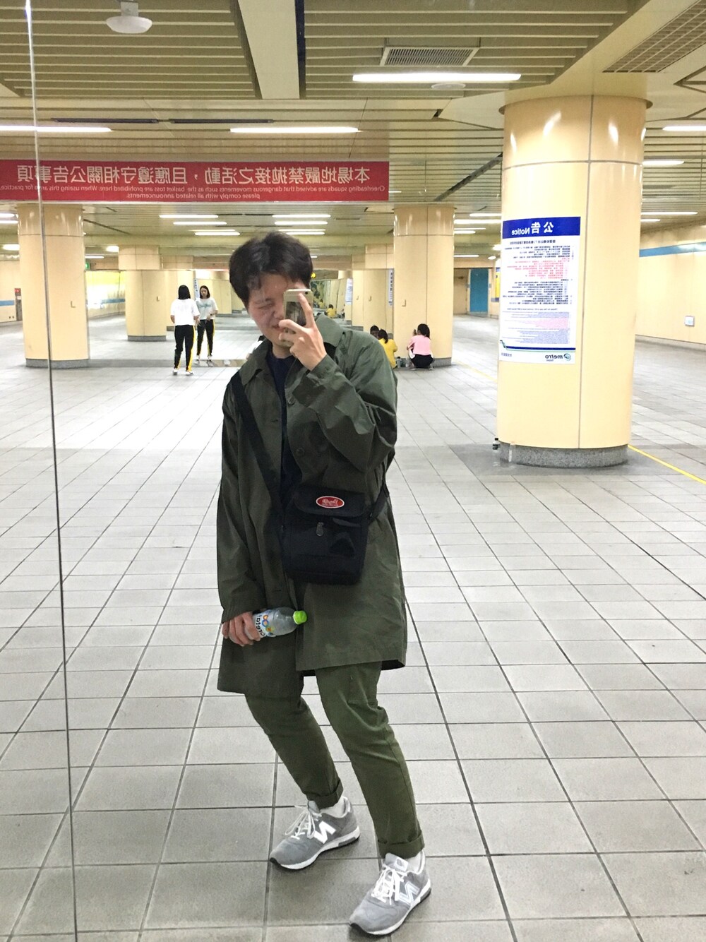 「休日スタイル、UNIQLO、SPAO、ABOKI、New Balance、korea、daylife、Taiwan、street、fashion」｜「SPAOのアイテム（トレンチコート、グリーン系）」を使った、진일상さん（メンズ・175cm）の春コーディネートの1枚目の写真