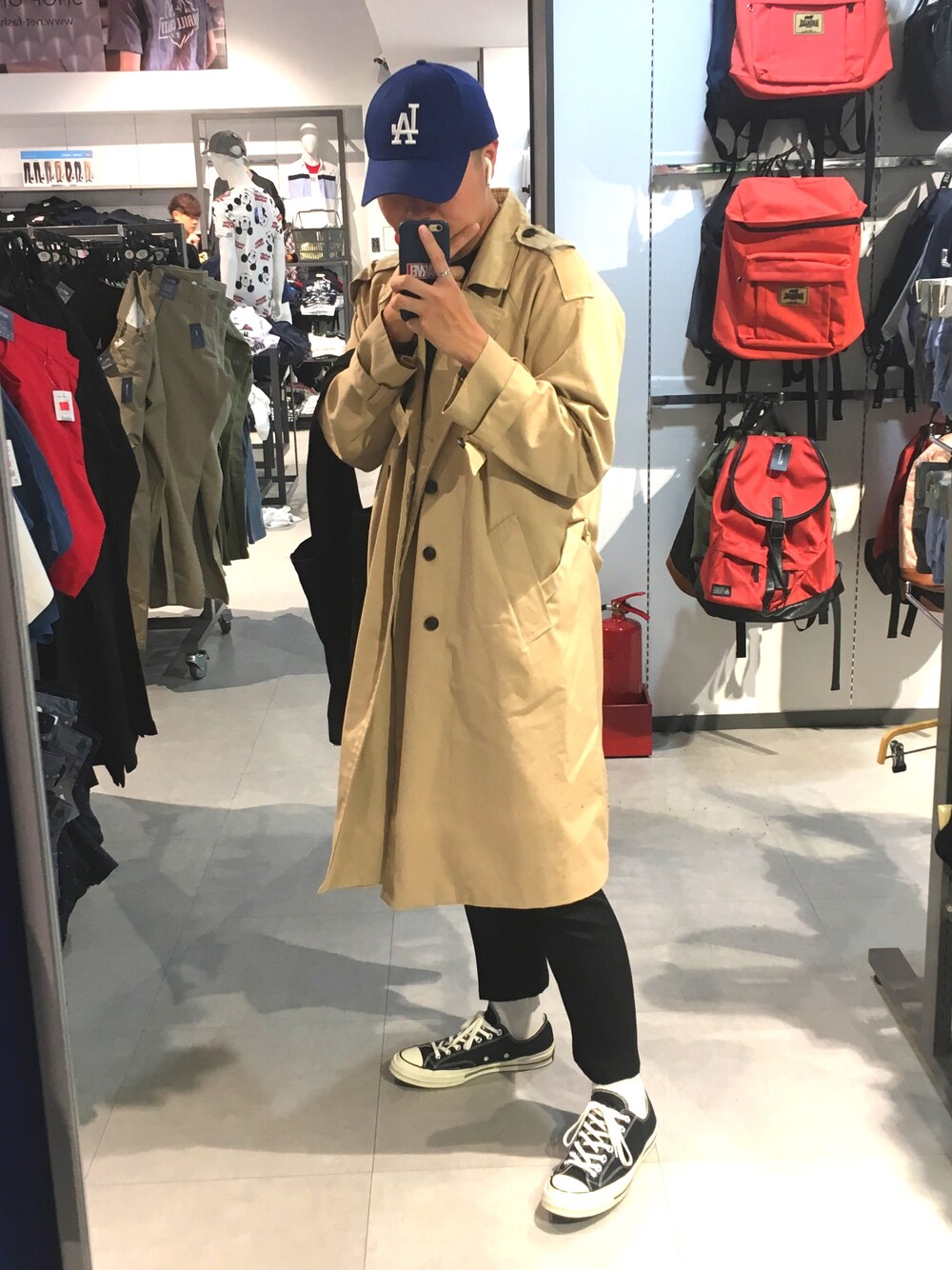 「korea、Taiwan、NOBRAND、ABOKI、FLYDAY、converse、NEWERA、street、가을코디、fall」｜「NEW ERAのNEWERA 9FORTY CAP MLB LOS ANGELES DODGERS 【HOME】 ROYAL（キャップ、ブルー系）」を使った、진일상さん（メンズ・175cm）の秋コーディネートの1枚目の写真