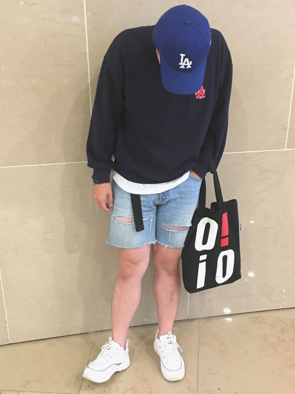 「今日のコーデ、korea、Taiwan、NOBRAND、NEWERA、jogunshop、FILA、oioi、street、秋のコーデ」｜「no brandのアイテム（スウェット、ブルー系）」を使った、진일상さん（メンズ・175cm）の秋コーディネートの1枚目の写真
