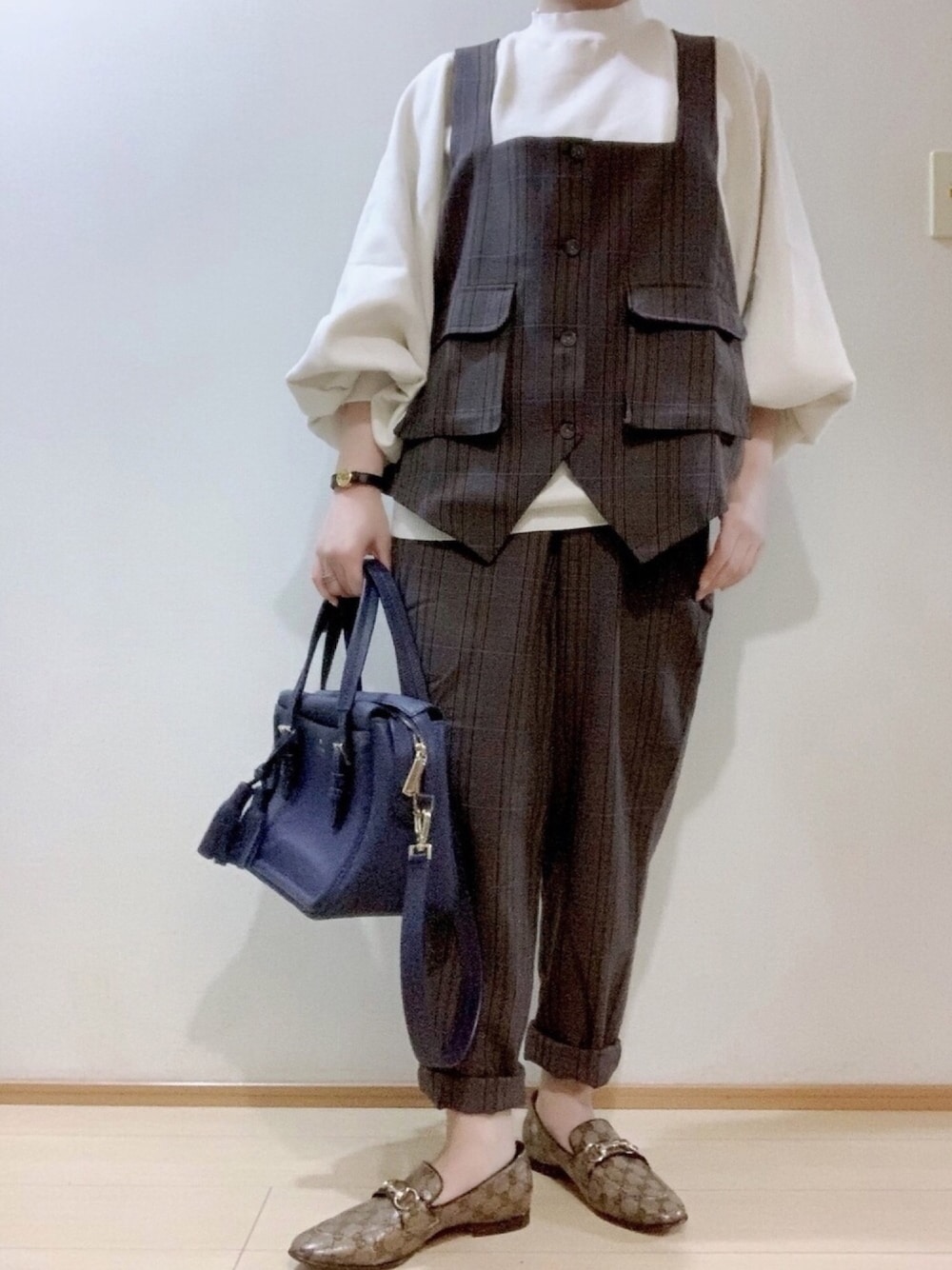 「低身長、シンプル、お洒落さんとつながりたい、セットアップ、グレンチェック、アンティカ(antiqua)、GUCCI、靴好き、kate spade new york(kate spade new york)、エルメス」｜「antiquaのベスト 落ち着きのある色合い、クラシカルな雰囲気漂うチェック。（ベスト、ホワイト系）」を使った、Tocoさん（レディース・152cm）の冬コーディネートの1枚目の写真