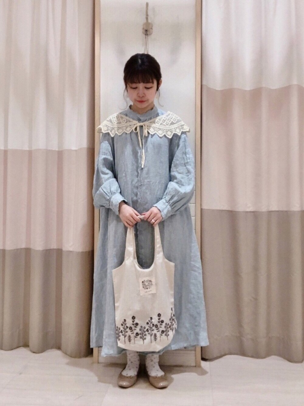 「Samansa Mos2、サマンサ モスモス(Samansa Mos2)、SM2、35周年、Slowlinen、ワンピース、刺繍、付け襟、低身長」｜「Samansa Mos2のケミカルレース付け衿（付け襟、ホワイト系）」を使った、moeさん（レディース・152cm）の春コーディネートの1枚目の写真