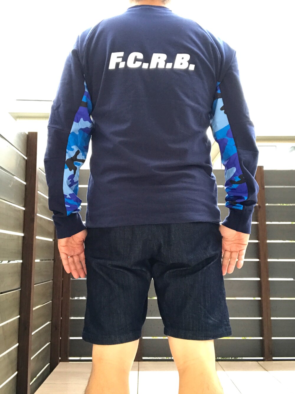 「FCRB、F.C.R.B.、F.C.Real Bristol、SOPHNET.、uniform experiment、ネイビーコーデ、参観日コーデ」｜「F.C.R.B.のアイテム（スウェット、ブルー系）」を使った、ひろぴーさん（メンズ・175cm）の秋コーディネートの1枚目の写真