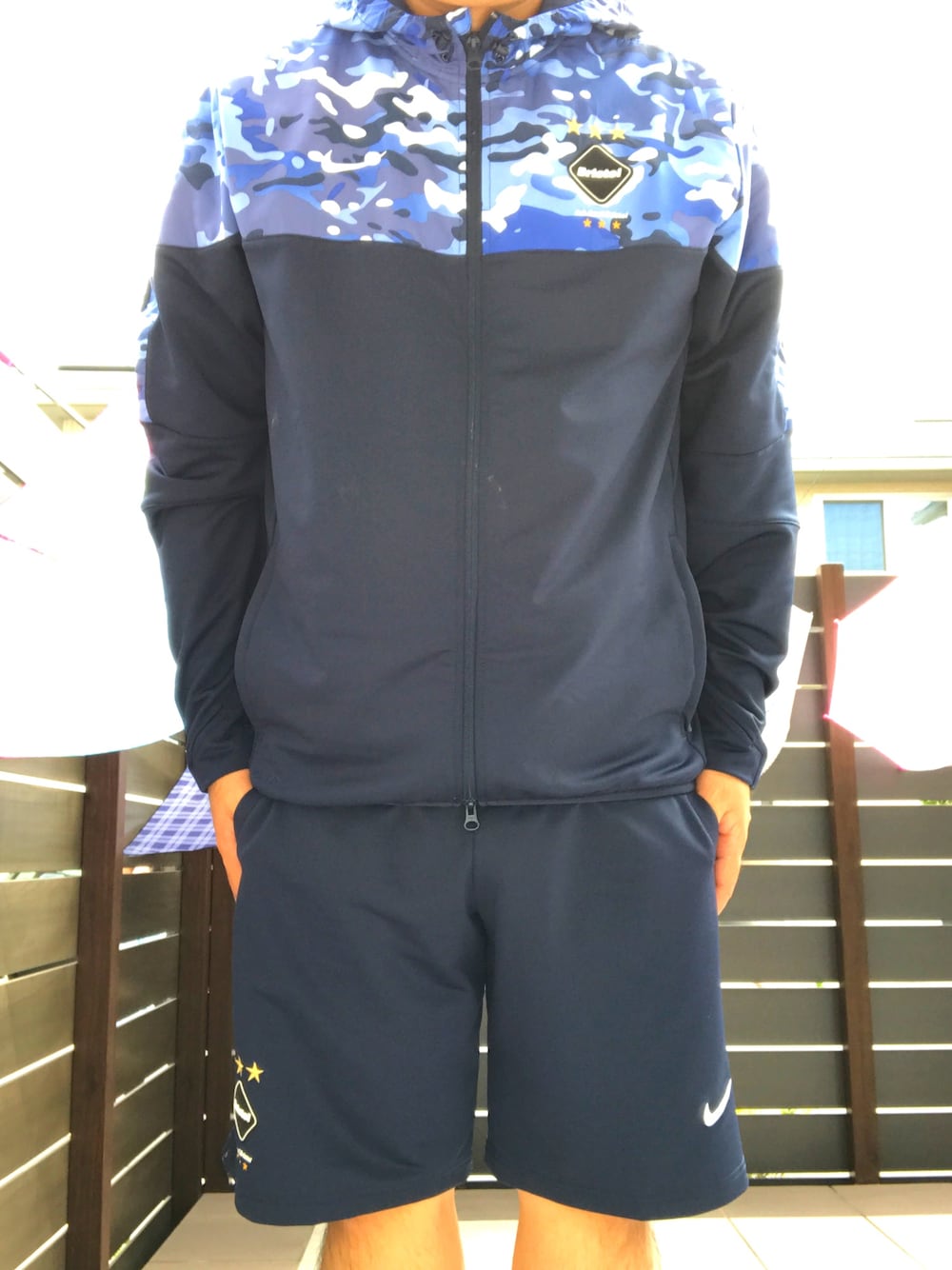 「FCRB、F.C.R.B.、F.C.Real Bristol、SOPHNET.、uniform experiment、ネイビーコーデ、運動会コーデ、このシーズンのベンチは、サイズ感や生地質感が最高！」｜「F.C.R.B.のアイテム（ジャージ、ブルー系）」を使った、ひろぴーさん（メンズ・175cm）の秋コーディネートの1枚目の写真