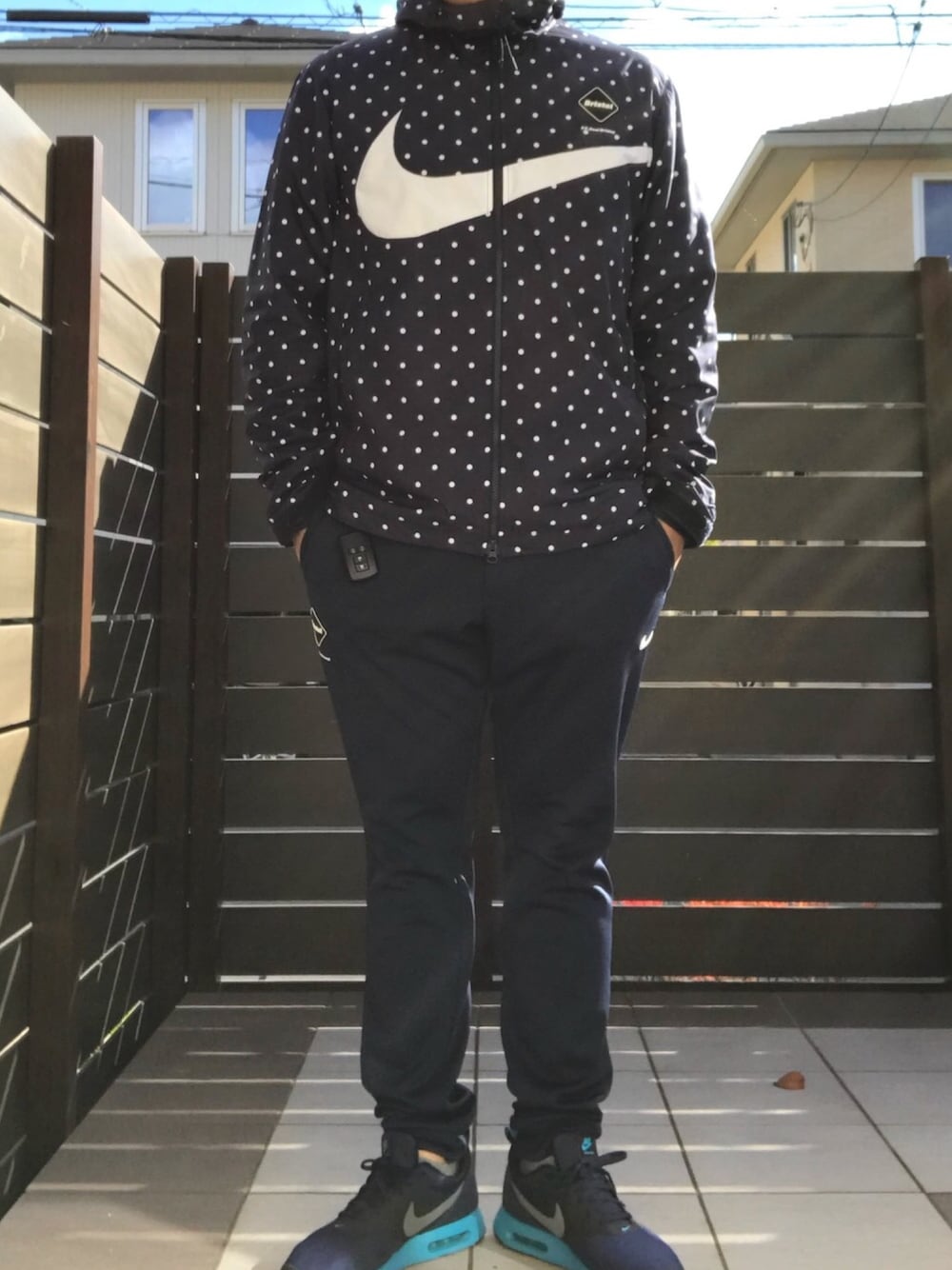 「FCRB、F.C.R.B.、F.C.Real Bristol、NIKE、SOPHNET.、uniform experiment、ブリストル、ネイビー、このシーズンのブリストル最高！」｜「F.C.R.B.のアイテム（ナイロンジャケット、ブルー系）」を使った、ひろぴーさん（メンズ・175cm）の秋コーディネートの1枚目の写真