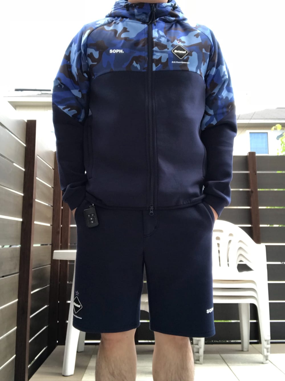 「FCRB、F.C.R.B.、F.C.Real Bristol、SOPHNET.、uniform experiment、スウェット、ジャージ、ネイビー」｜「F.C.R.B.のアイテム（スウェット、ブルー系）」を使った、ひろぴーさん（メンズ・175cm）の春コーディネートの1枚目の写真