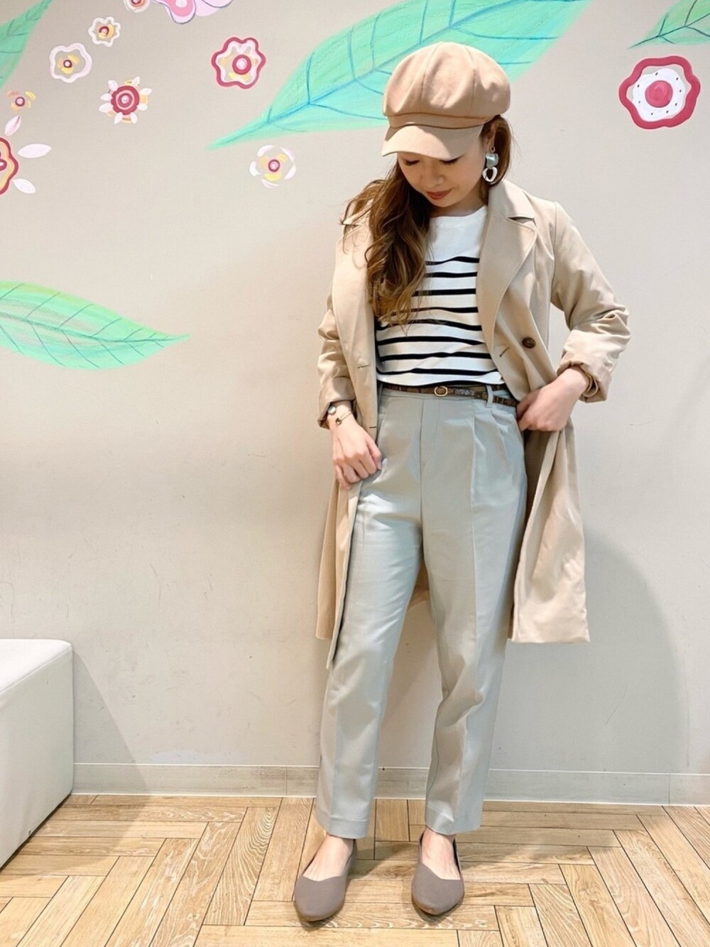 「シューラルー、お洒落さんとつながりたい、春コーデ、オトナカジュアル、トレンチコート、ootd、ラクチンコーデ、ボーダー、プチプラ、スプリングコート」｜「SHOO・LA・RUEの【SS-3L/標準丈/3Dスキャン】15色展開！ツイルテーパードパンツ（その他パンツ、グリーン系）」を使った、mikkyさん（レディース・160cm）の春コーディネートの1枚目の写真