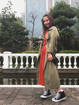 「ワンピース×スニーカー」｜「アイテム（トレンチコート）」を使った、たなみさん（レディース・150cm）の秋コーディネート