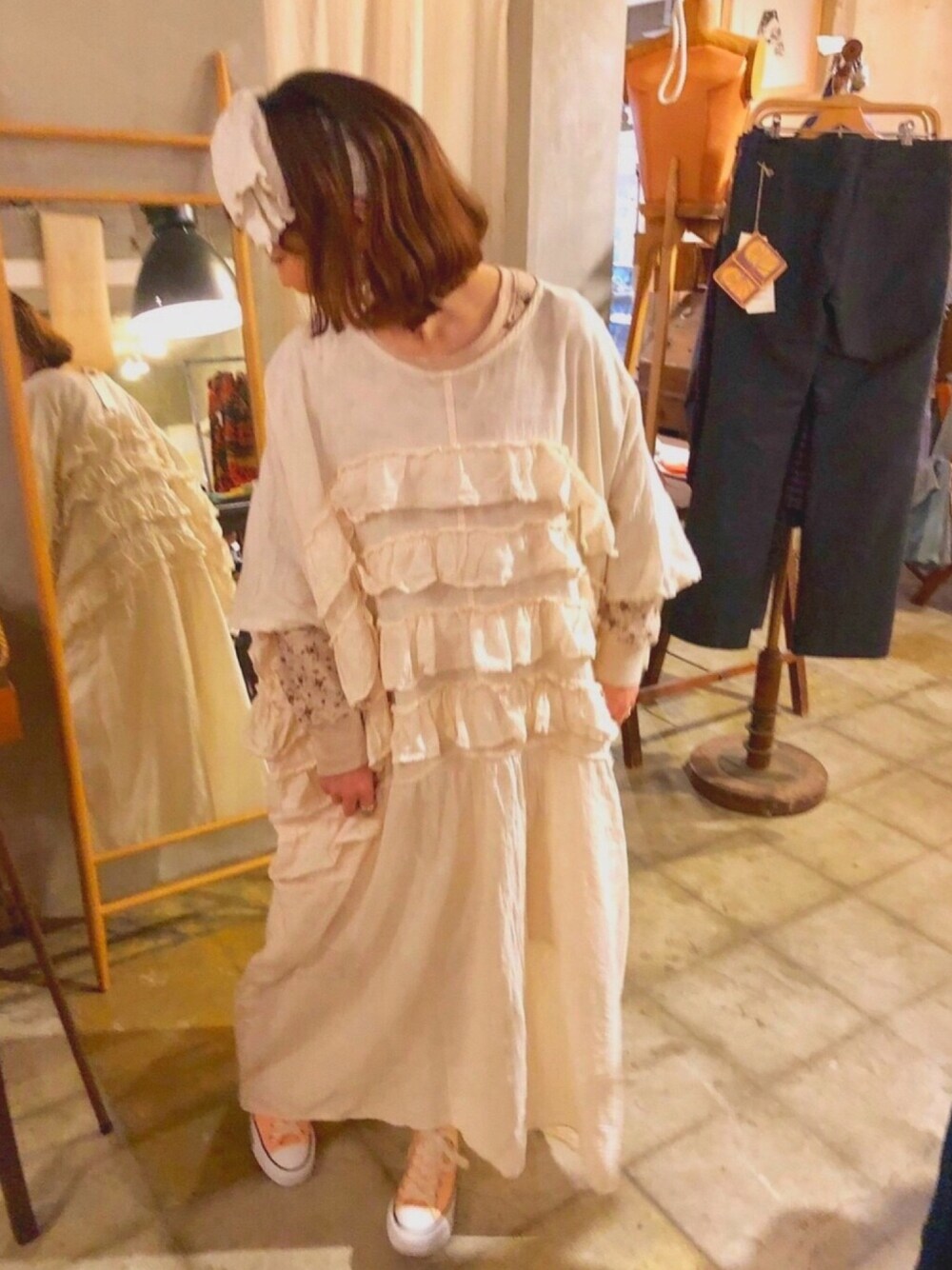 「used、VINTAGE、古着、古着MIX、ホワイト、オレンジ、春コーデ、フリル、ターバン、ボブ」｜「usedのアイテム（ドレス、ホワイト系）」を使った、aruka  さん（レディース・154cm）の冬コーディネートの1枚目の写真