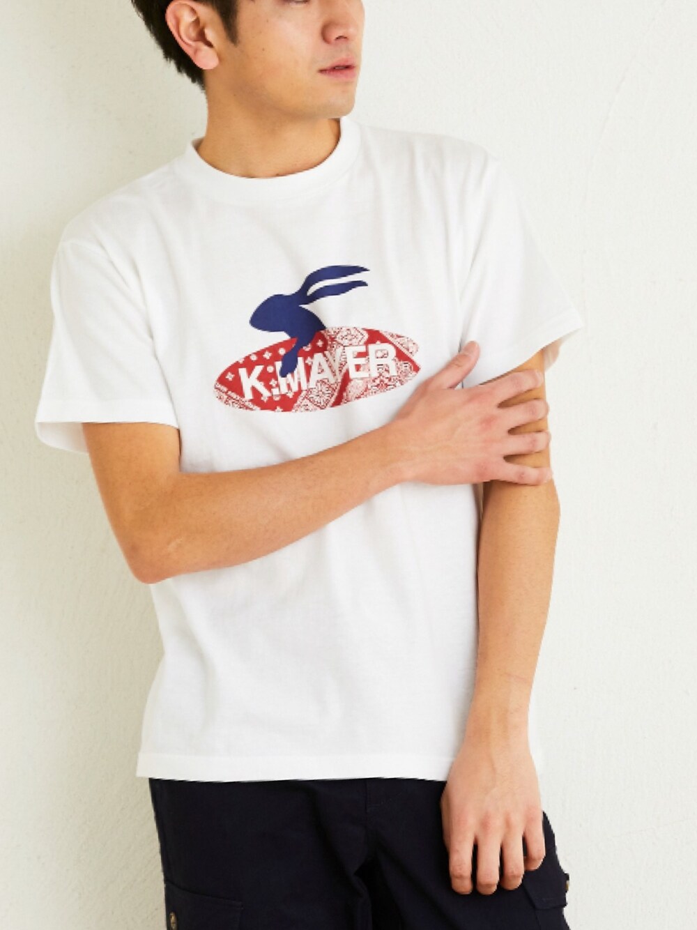 「白Tシャツ、Tシャツ、シンプルスタイル、シンプルコーデ」｜「KRIFF MAYERのアイテム（Tシャツ/カットソー、ホワイト系）」を使った、ｍａｓａ４４４さん（メンズ・180cm）の夏コーディネートの1枚目の写真