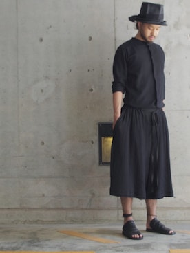 「THOM KROM（トムクロム）のアイテム（トップス）」を使った、MoRAさん（メンズ・177cm）の夏コーディネート
