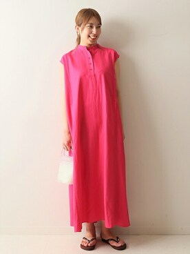 「アイテム（ビーチサンダル、ブラウン系）」を使った、Kateさん（レディース・163cm）の夏コーディネート