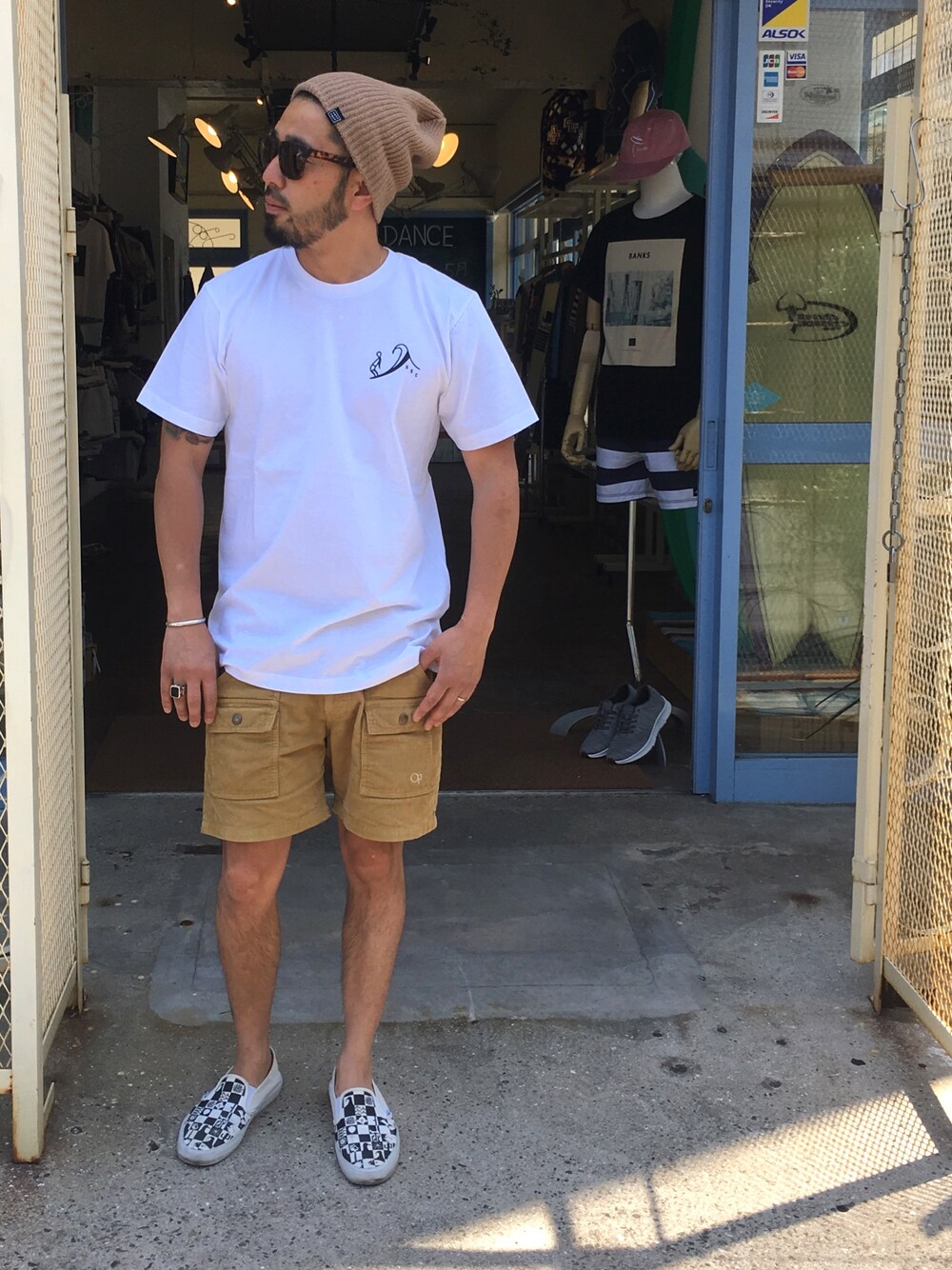 「oaklandsurfclub、summer、saltsurf、Ocean pacific」｜「oaklandsurfclubのアイテム（Tシャツ/カットソー、ホワイト系）」を使った、yuichiroさん（メンズ・170cm）の春コーディネートの1枚目の写真