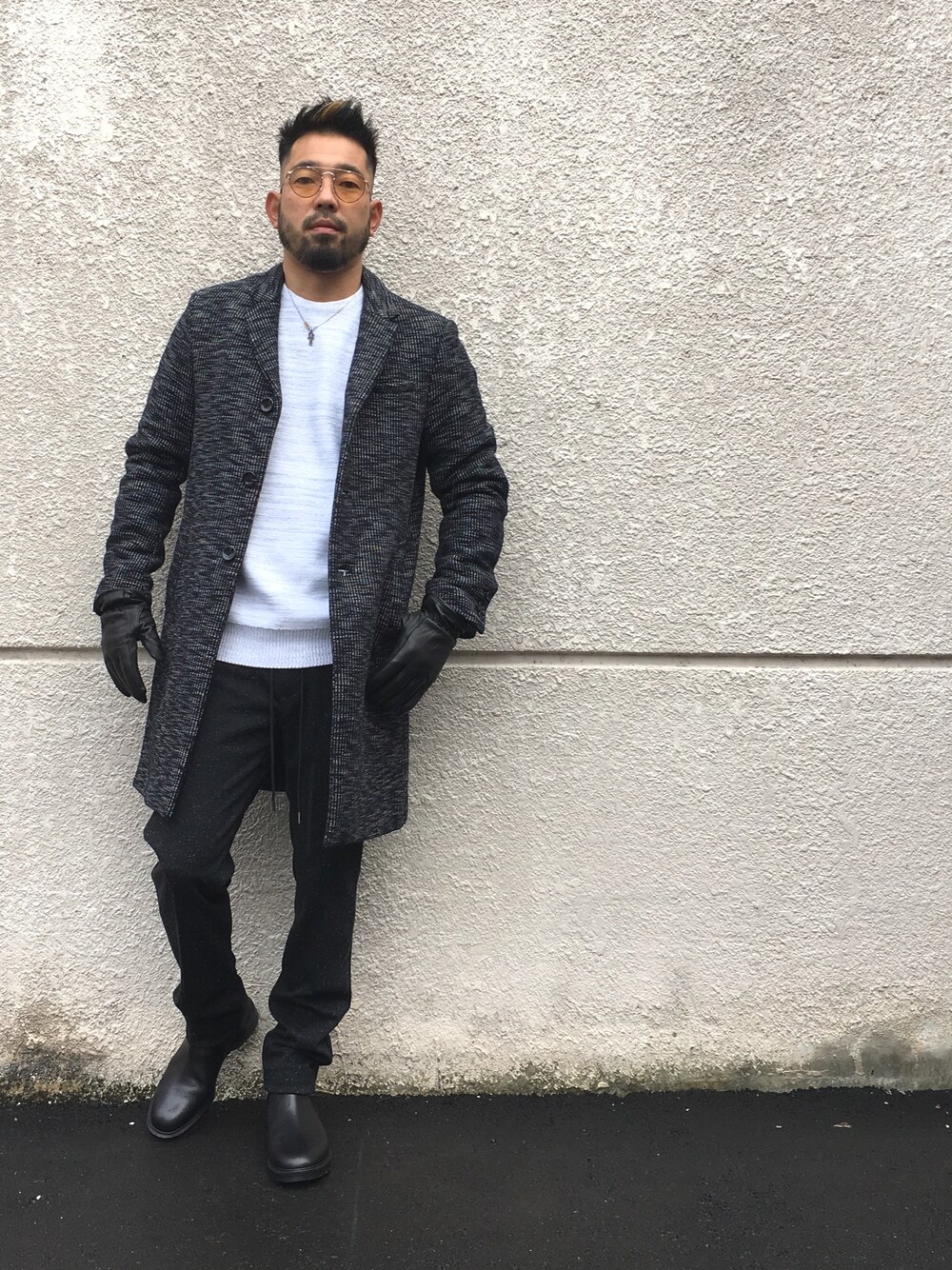 「liss 、ZANEROBE、CRAP、チェスターコート、秋冬コーデ」｜「CRAP EYEWEARのアイテム（サングラス、イエロー系）」を使った、yuichiroさん（メンズ・170cm）の秋コーディネートの1枚目の写真