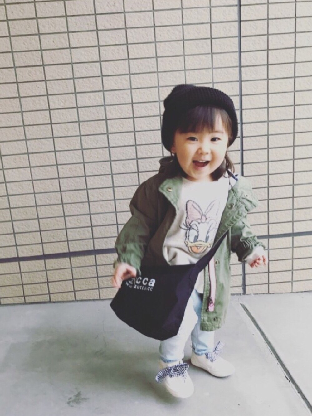 「キッズコーデ、デイジーダック、ニット、モッズコート、GAP、kokomono、ニット帽、女の子コーデ」｜「パシオスのアイテム（ニットキャップ/ビーニー、ブラック系）」を使った、Nico◡̈♥︎さん（キッズ・70cm）の秋コーディネートの1枚目の写真