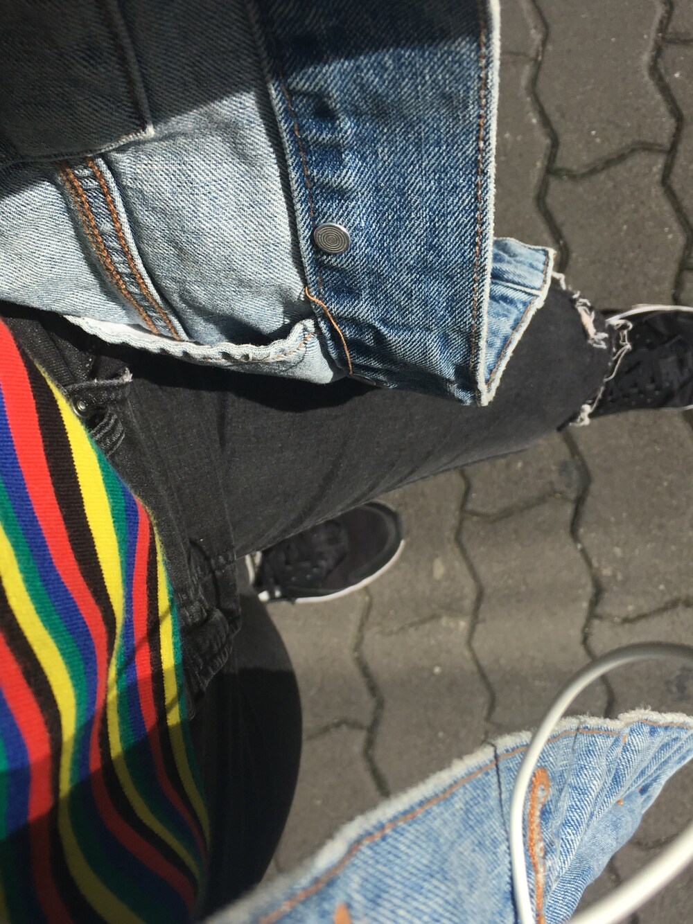 「black、UNIQLO、JWANDERSON、red、yellow、green、blue、NIKE、nike huarache、denim」｜「Bershkaのアイテム（デニムジャケット、ブルー系）」を使った、yuk!m!さん（レディース・160cm）の秋コーディネートの1枚目の写真