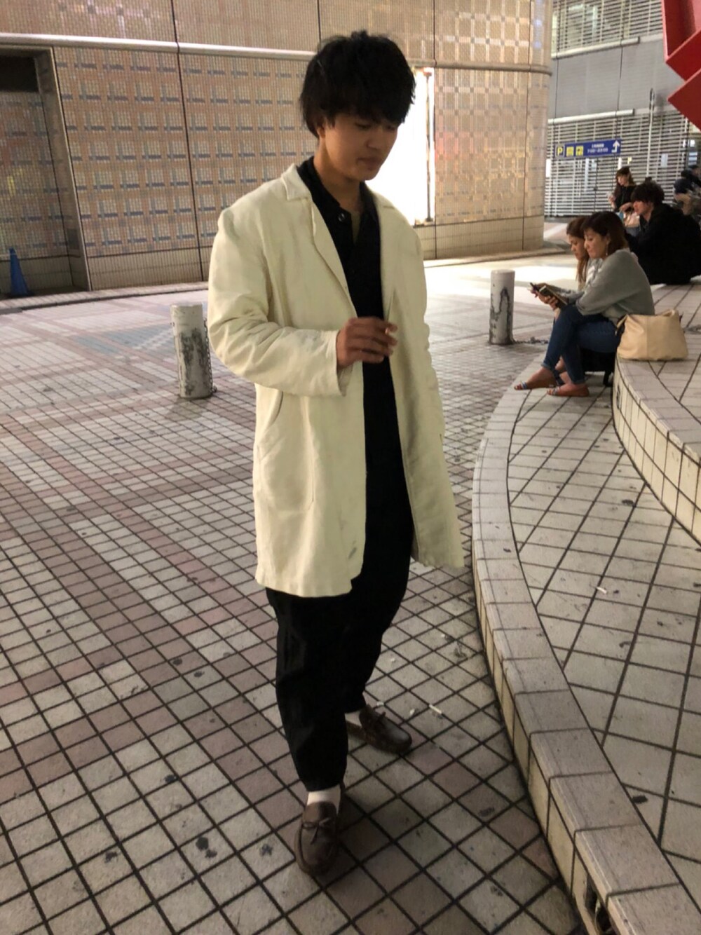 「ヨーロッパヴィンテージのアイテム（ノーカラージャケット、シルバー系）」を使った、shuuuuunさん（メンズ・174cm）の秋コーディネートの1枚目の写真