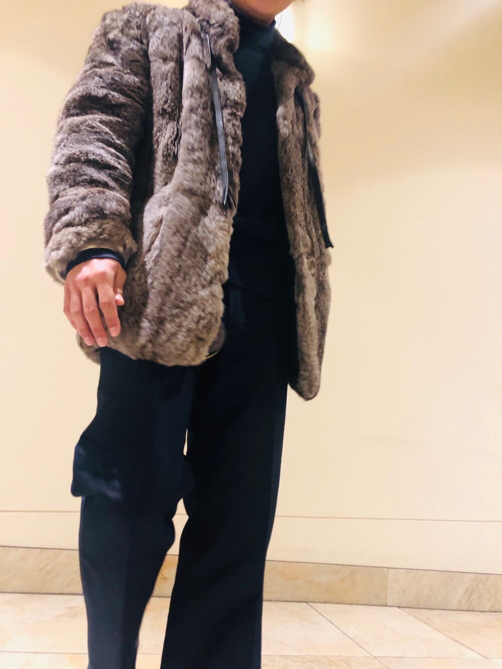 「VETEMENTSのアイテム（その他アウター、グレー系）」を使った、shuuuuunさん（メンズ・174cm）の冬コーディネートの1枚目の写真