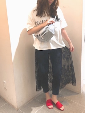 「アイテム（ボディバッグ/ウエストポーチ、シルバー系）」を使った、asamiさん（レディース・161cm）の春コーディネート