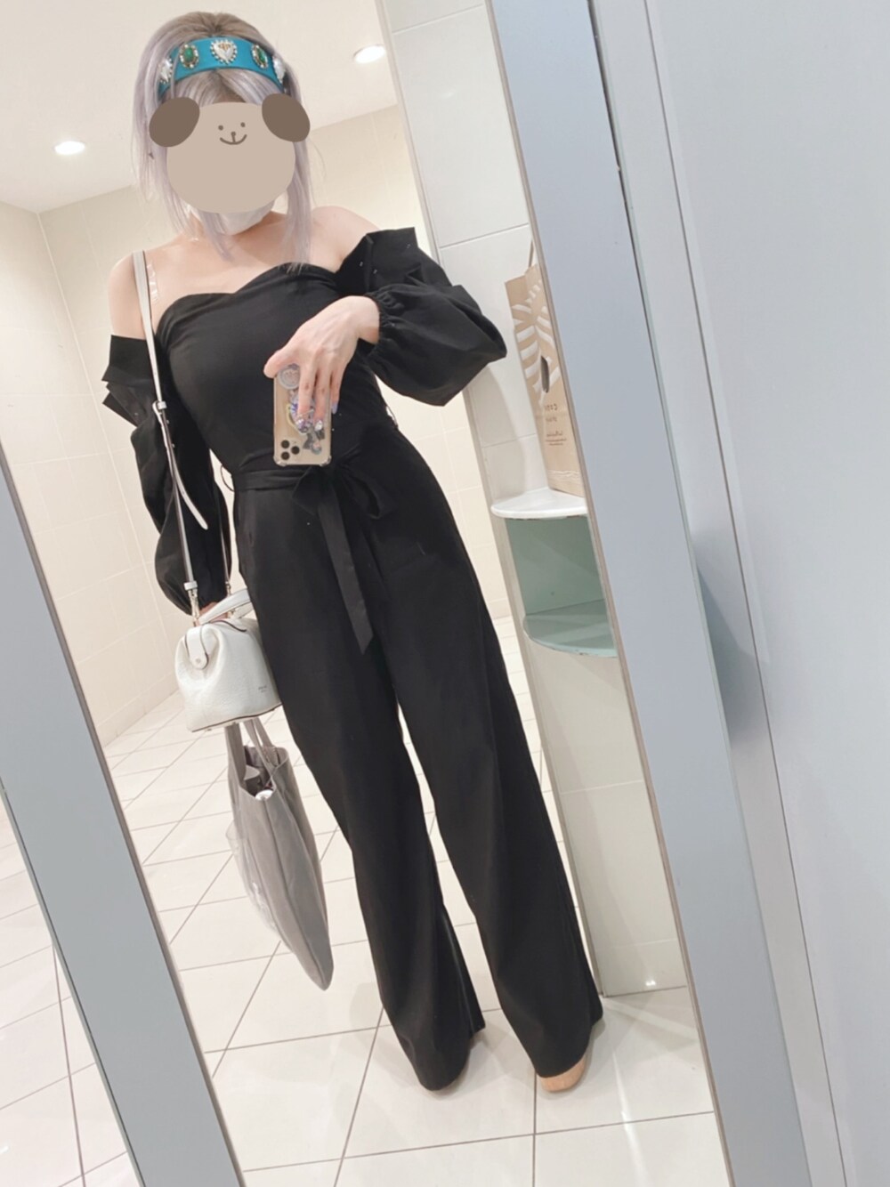 「HONEY MI HONEYのアイテム（つなぎ/オールインワン、ブラック系）」を使った、みきさん（レディース・155cm）の秋コーディネートの1枚目の写真