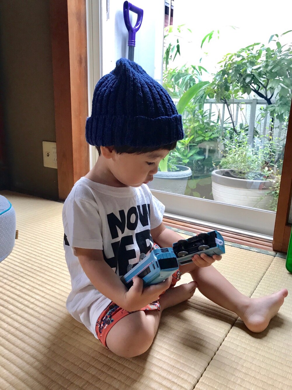 「カムチャットアンドクロゼット(COMECHATTO&CLOSET)、ニット帽、swap meet market、Tシャツ、patagonia、ショートパンツ、誕生日、キッズファッション、カジュアルコーデ」｜「patagoniaのpatagonia/パタゴニア BabyBagiesShorts                （その他パンツ、オレンジ系）」を使った、YUNAchocoさん（キッズ・120cm）の夏コーディネートの1枚目の写真