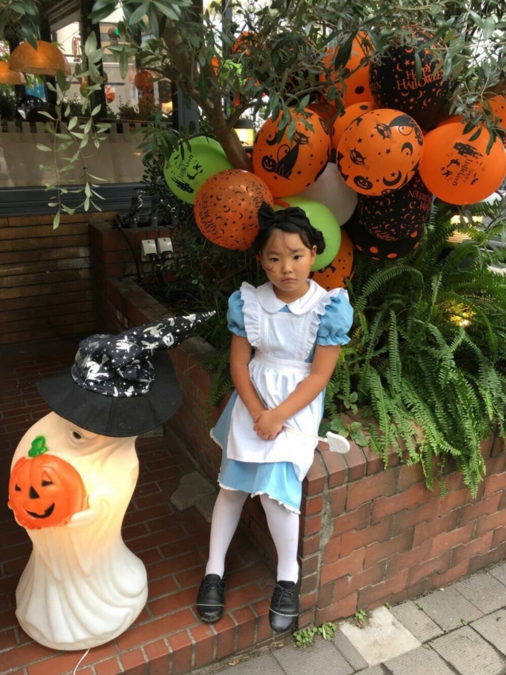 「＃WEAR HALLOWEEN 2016、halloween、ハロウィン、仮装、ふしぎの国のアリス、キッズコーデ、セサミストリート、BOOFOOWOO」｜「BOOFOOWOOの本革レースアップシューズ（その他シューズ、ブラック系）」を使った、YUNAchocoさん（キッズ・120cm）の秋コーディネートの1枚目の写真