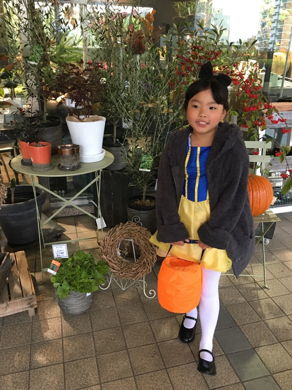 「wearhalloween2017、catherine cottage、ワンピース、gelato pique、パーカー、HARUTA、ローファー、キッズコーデ、秋のコーデ」｜「Catherine Cottageのアイテム（ワンピース、その他）」を使った、YUNAchocoさん（キッズ・120cm）の秋コーディネートの1枚目の写真