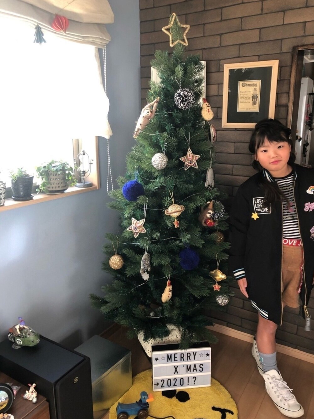 「JENNI love、MA-1、ボーダー、コーデュロイ、コンバース、キッズコーデ、秋コーデ」｜「JENNI loveのロングMA-1（MA-1、ブラック系）」を使った、YUNAchocoさん（キッズ・135cm）の秋コーディネートの1枚目の写真