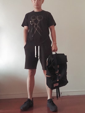 「Abercrombie&Fitch（アバークロンビーアンドフィッチ）のアイテム（カーゴパンツ）」を使った、Justin工長さん（メンズ・173cm）の夏コーディネート
