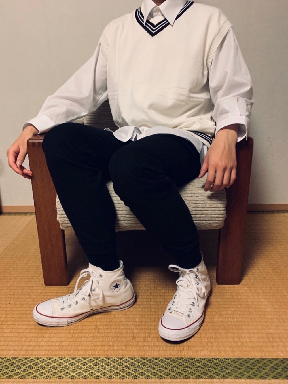 「ootd、ホワイトニットベストコーデ、兵庫県、おしゃれさんと繋がりたい、お洒落さんとつながりたい、今日のコーデ、今日の服」｜「UNIQLOのアイテム（シャツ/ブラウス、ホワイト系）」を使った、joeyyeoj0319さん（メンズ・179cm）の夏コーディネートの1枚目の写真